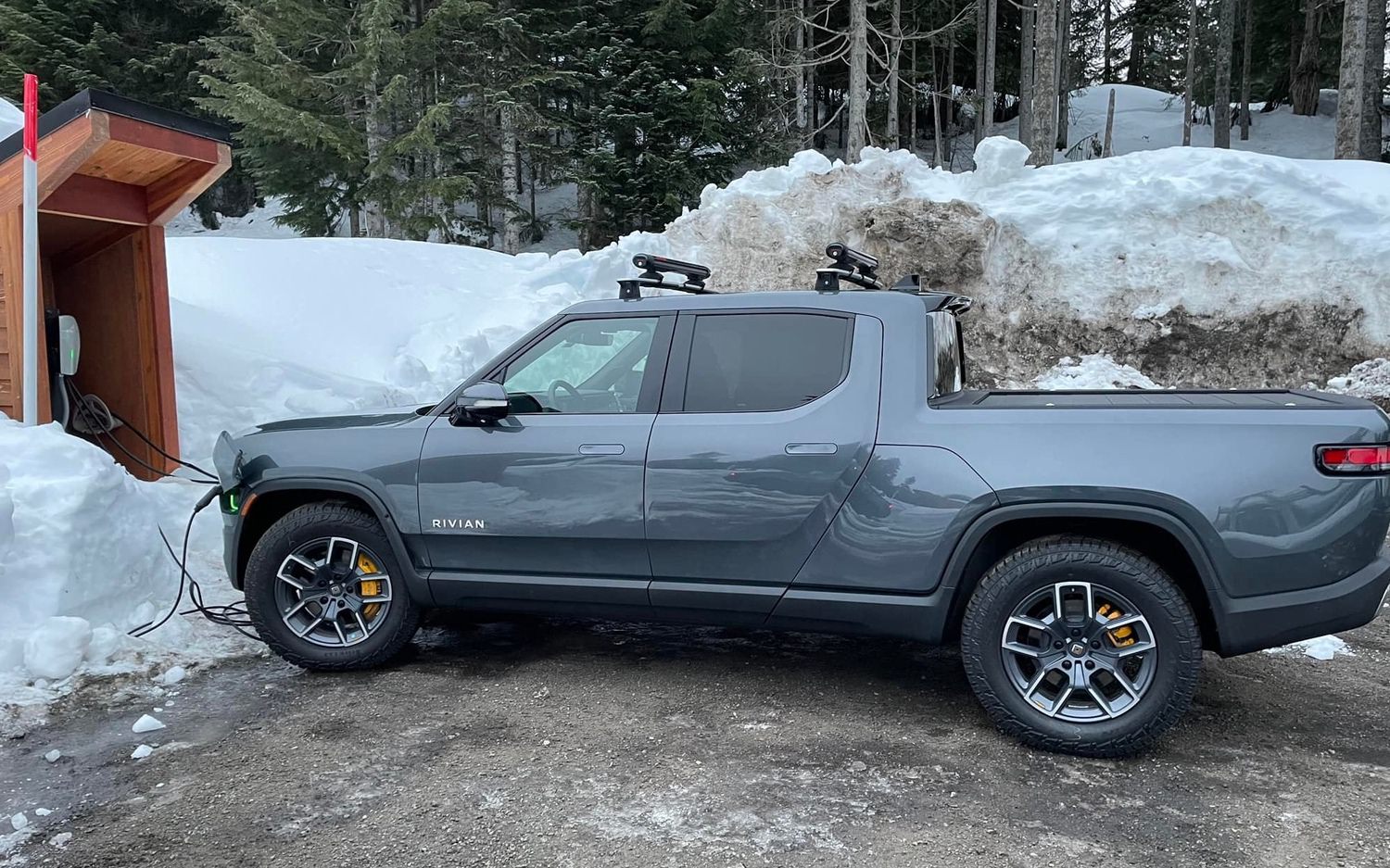 Shares drop as Rivian struggles to meet 2021 production goals