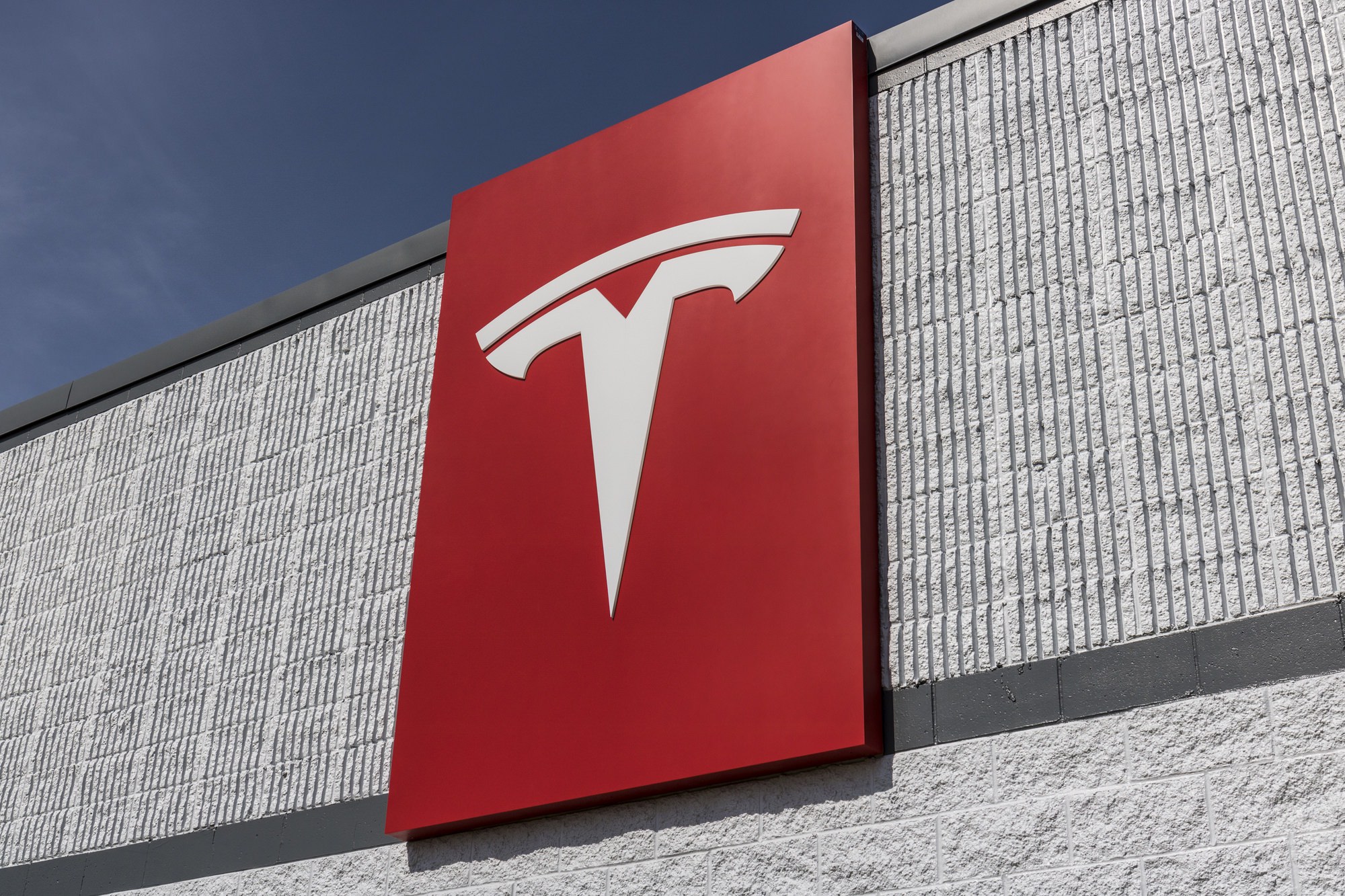 Tesla Emerges Victorious in Autopilot Crash Lawsuit - Tesla's 11-Day Winning Streak Shakes Short Sellers