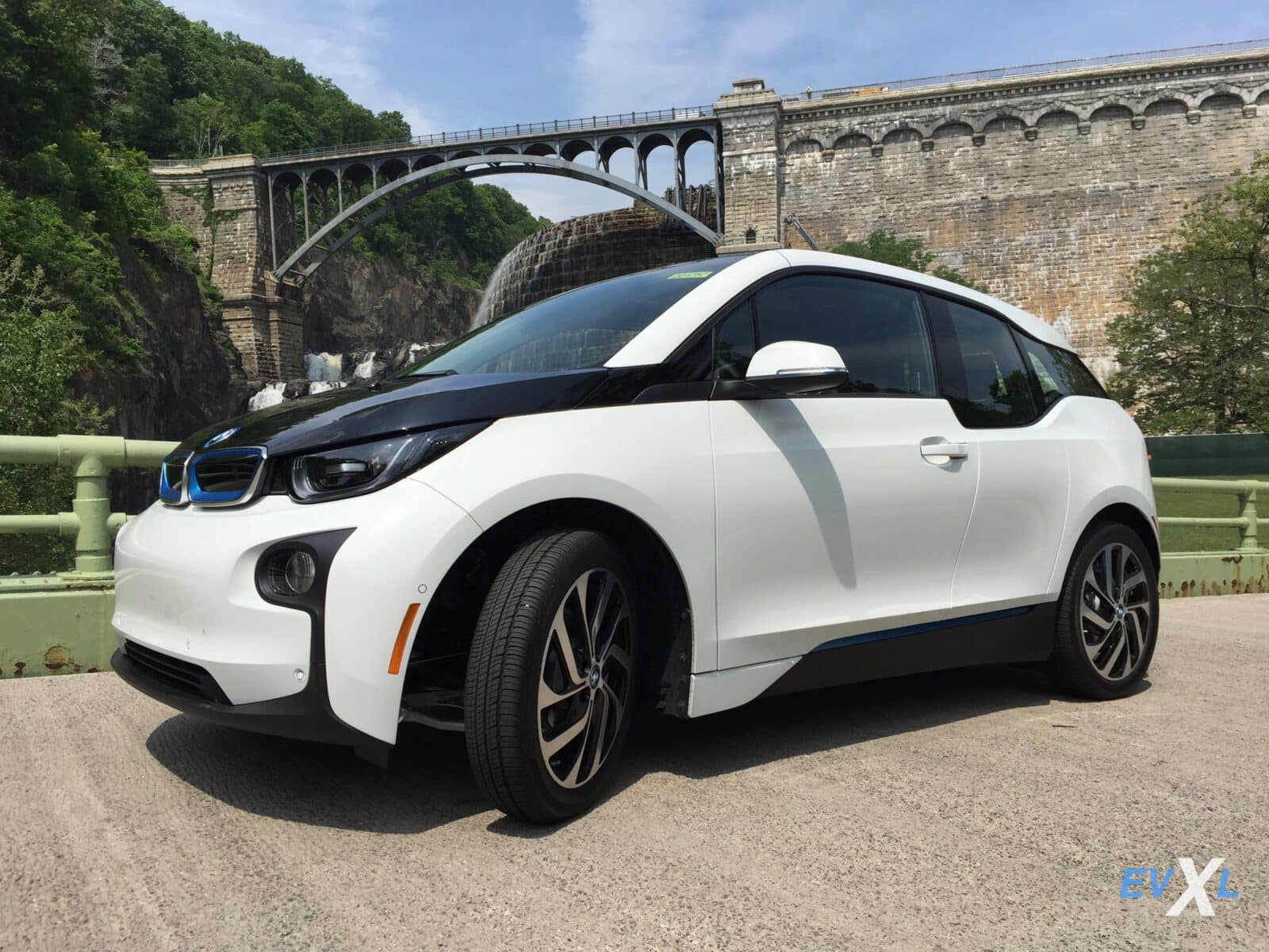 Auto Retailers Urge Senate to Preserve EV Tax Credits Amid Budget Talks