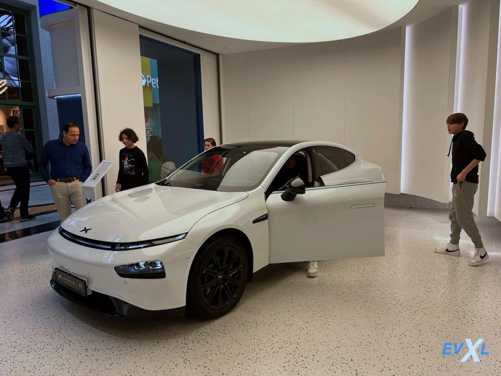 Xpeng Targets Tesla with G6's Smart Driving Tech