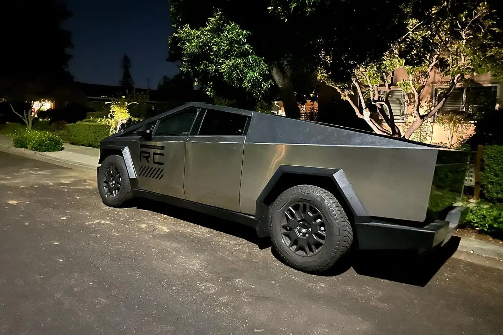 Tesla Cybertruck Prototype: Is the Bed Design a Letdown?