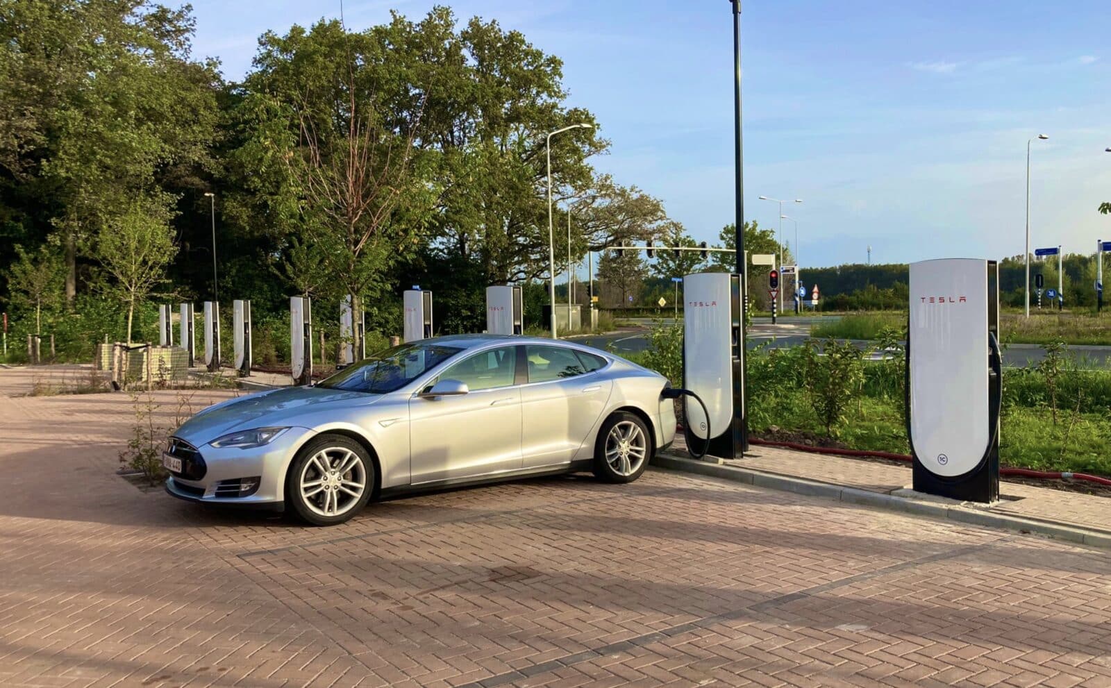 Tesla Second V4 Supercharger Station Debuts in The Netherlands.jpg