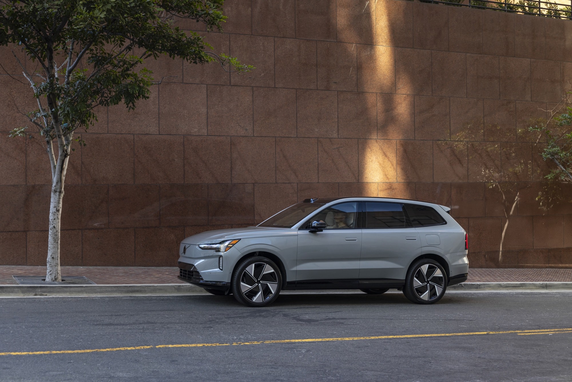 Volvo EX90: A Tech-Forward Flagship EV with Growing Pains