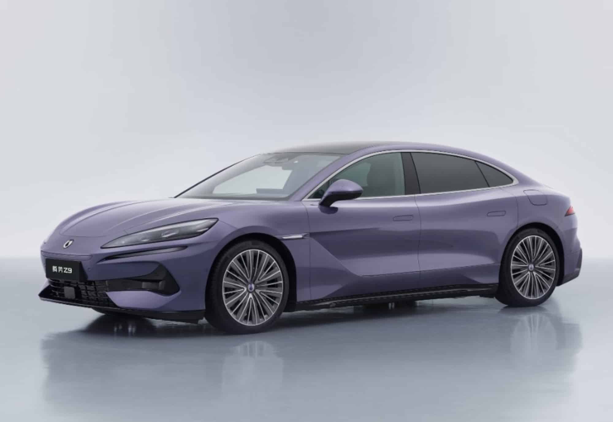Mercedes-Benz Exits China's EV Venture as Luxury Market Cools
