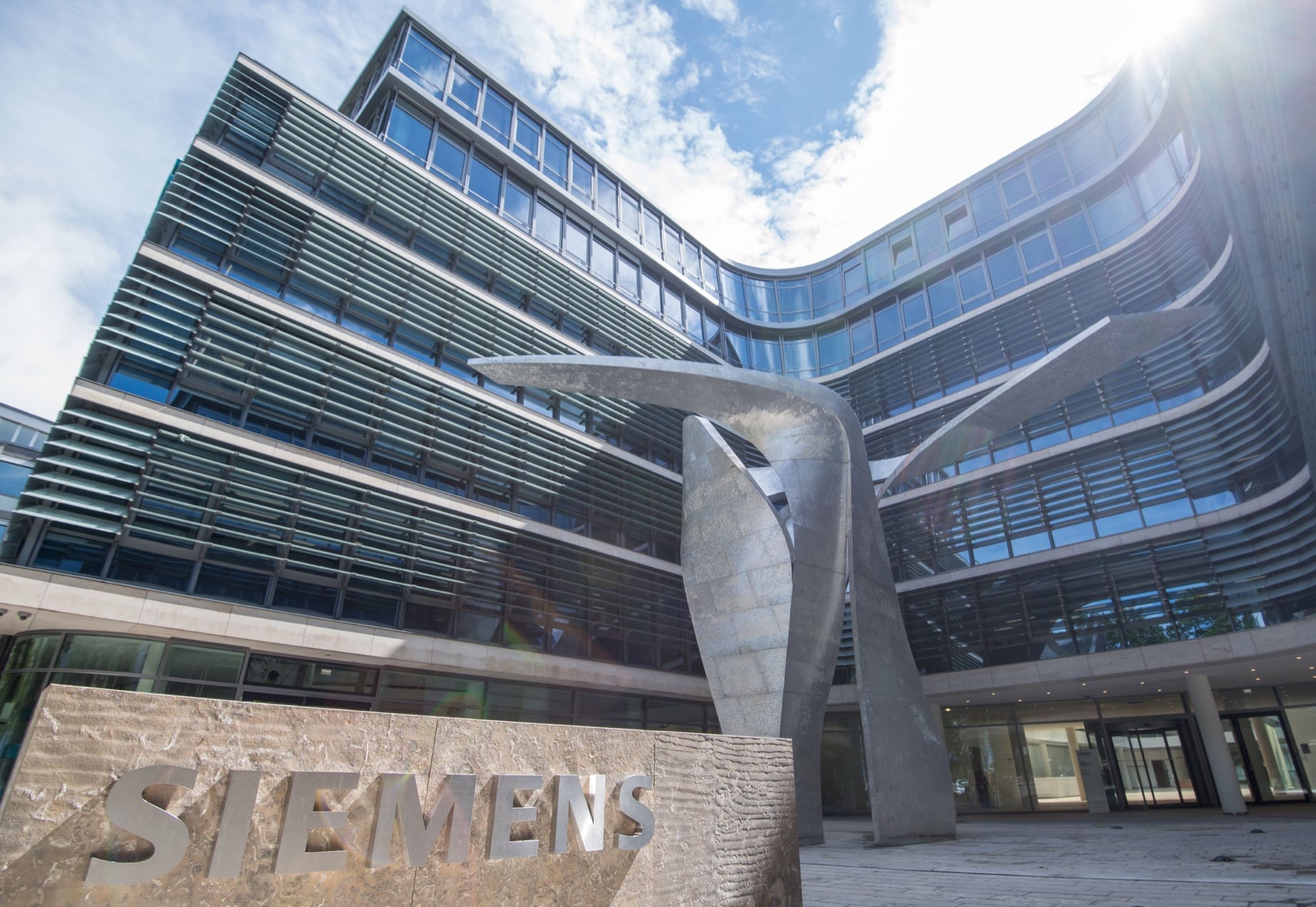 Siemens Spins Off EV Charging Biz to Juice Up Growth