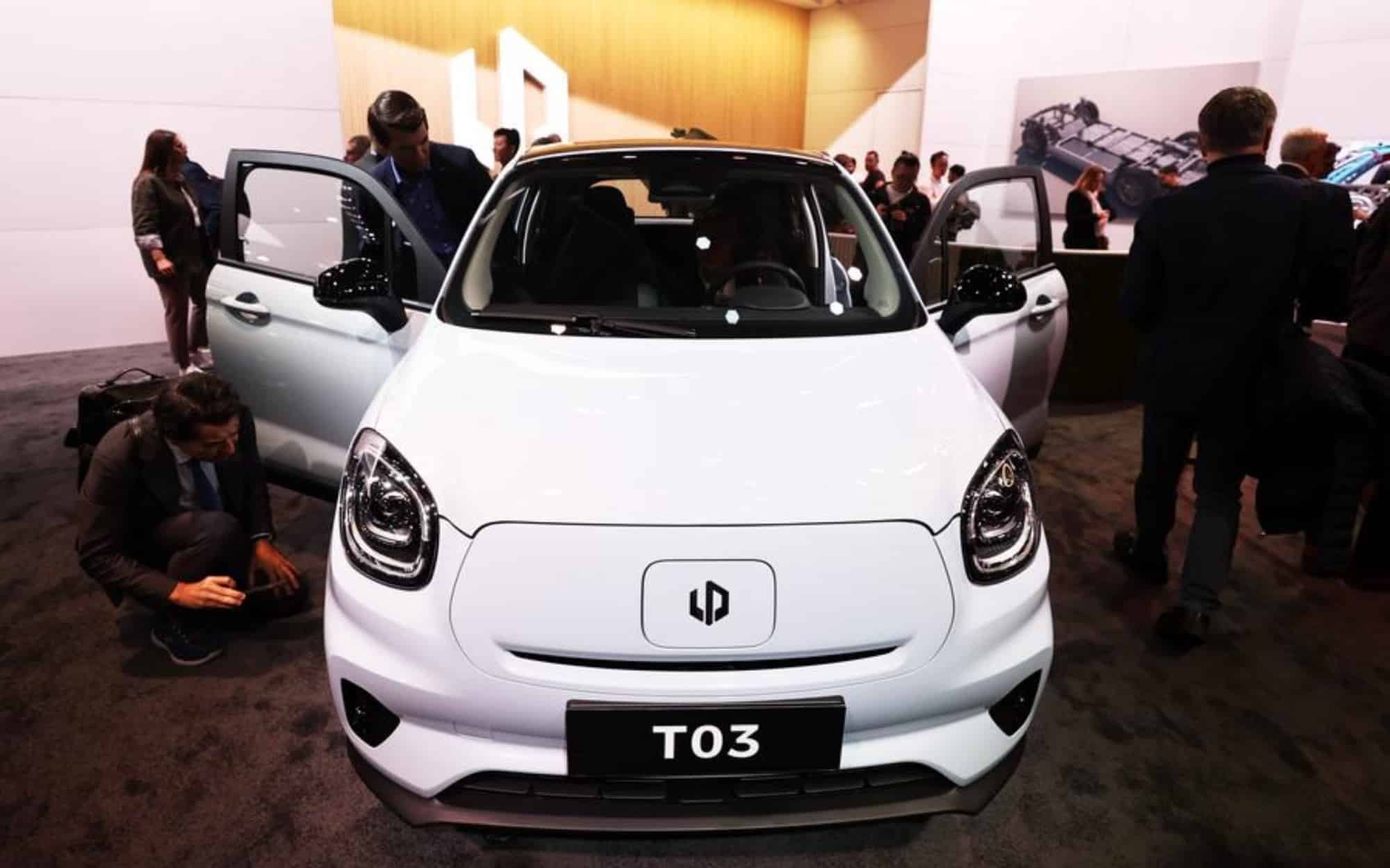 Chinese EV Makers Defy EU Tariffs at Paris Auto Show