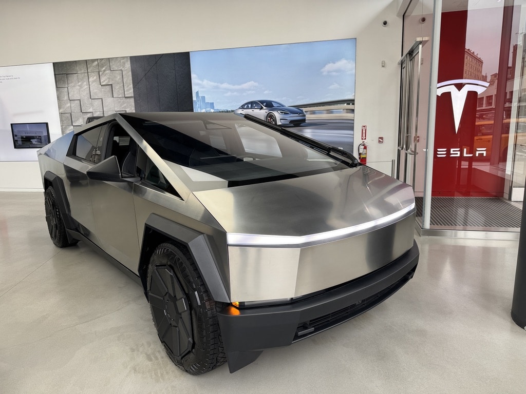 Why Fully Autonomous Cars Remain Out of Reach by 2030