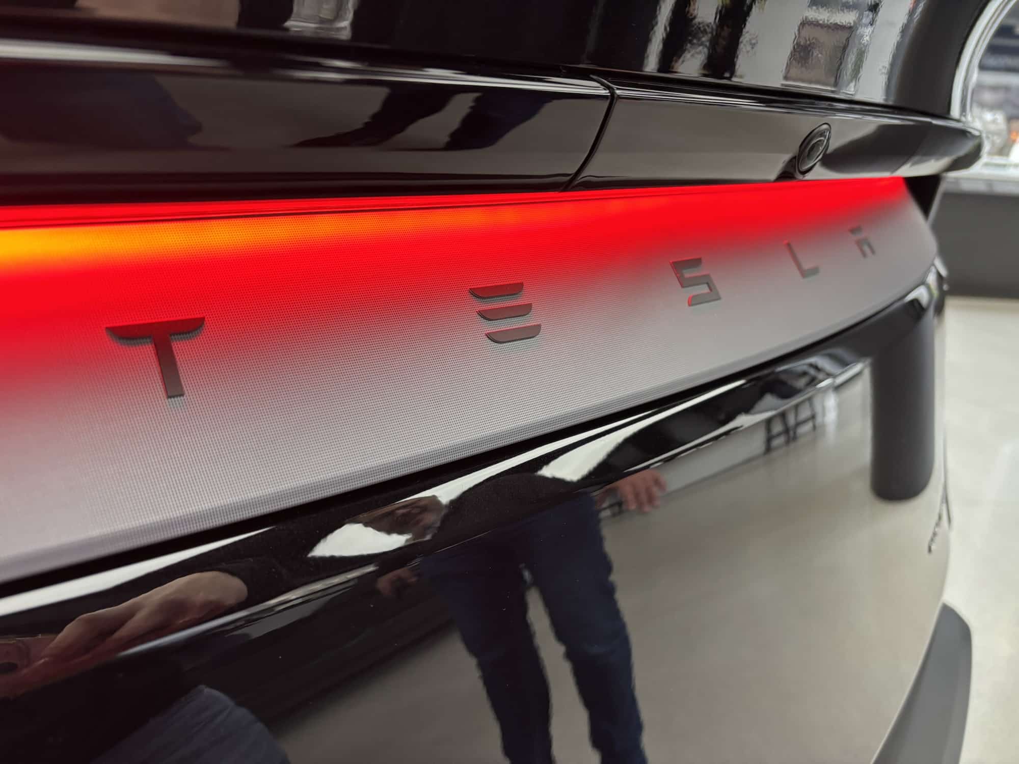 Tesla Q3 Earnings: Record Deliveries Hide Looming Post-Tax Credit Reality