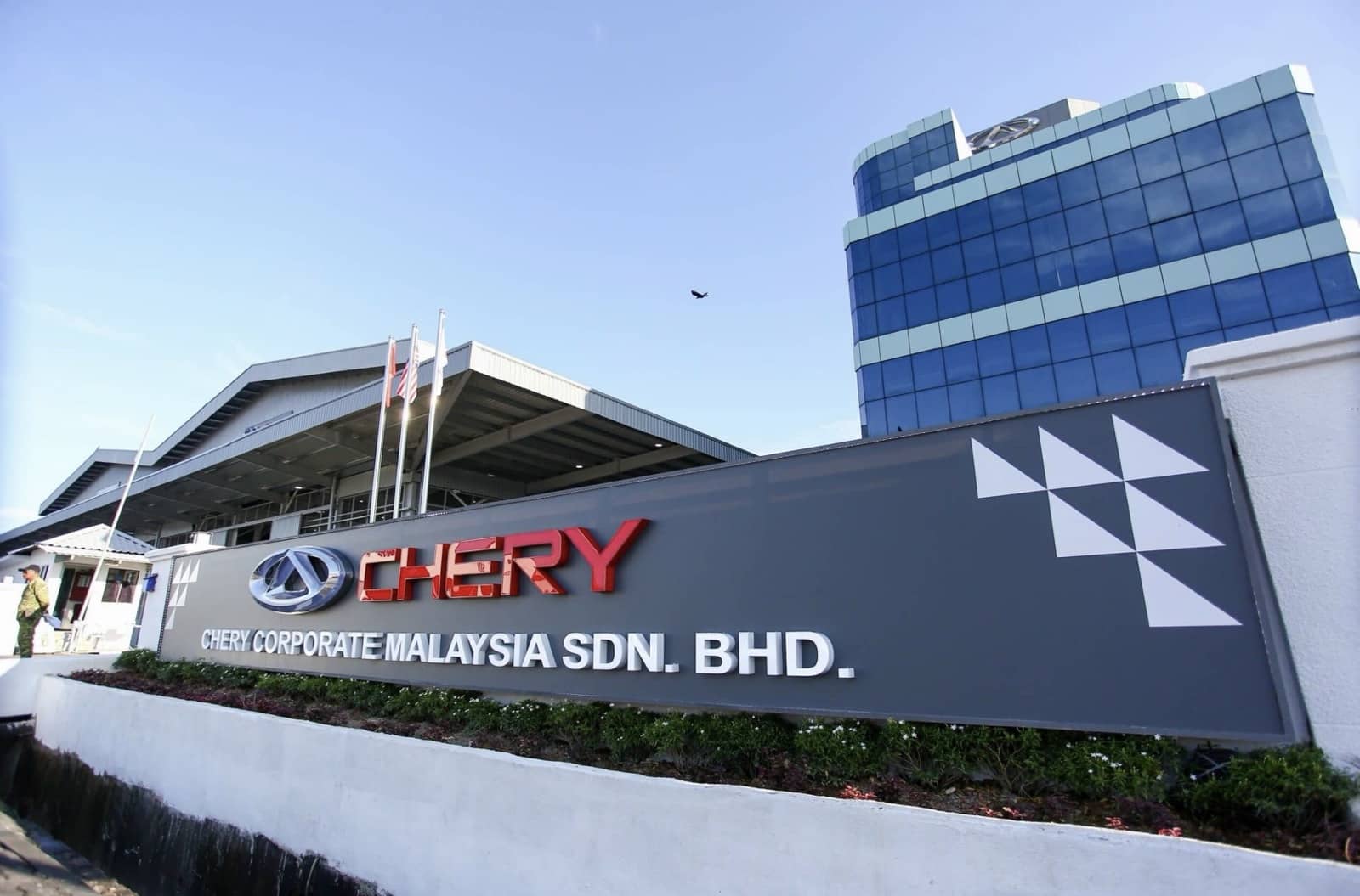 Chinese Automaker Claims 808-Mile EV Range With Breakthrough Solid-State Battery
