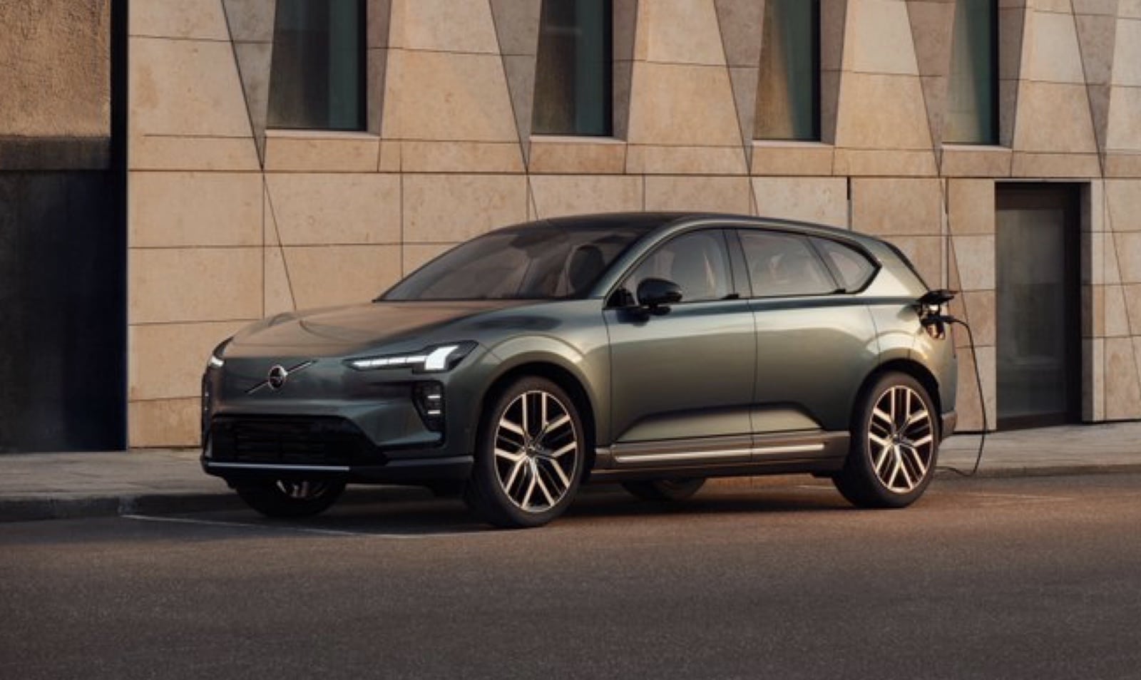 Volvo EX60 vs. BMW and Mercedes: The 400-Mile Swedish SUV That Finally Makes Range Anxiety Obsolete
