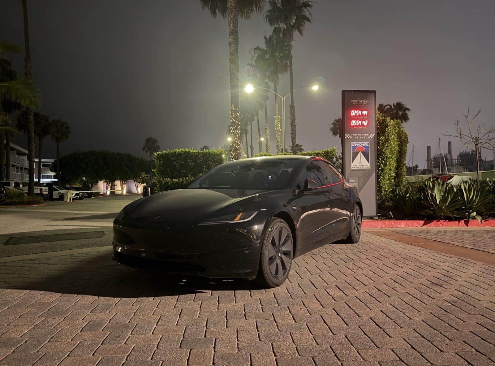 Tesla FSD v14.3.2 Cannonball Claim Cuts Roy's Zero-Intervention Record By Eight Hours